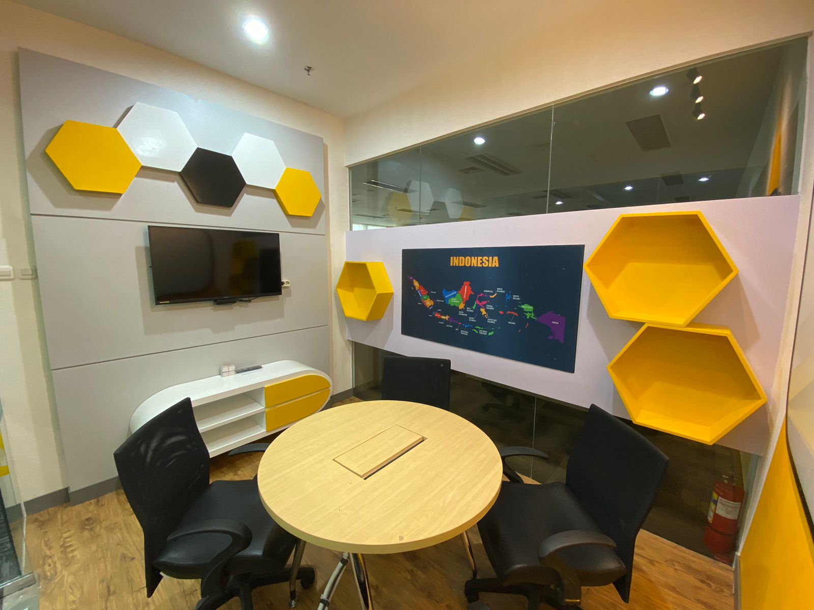 Custom Meubelair & Furniture Korporat — Galaxy Interindo