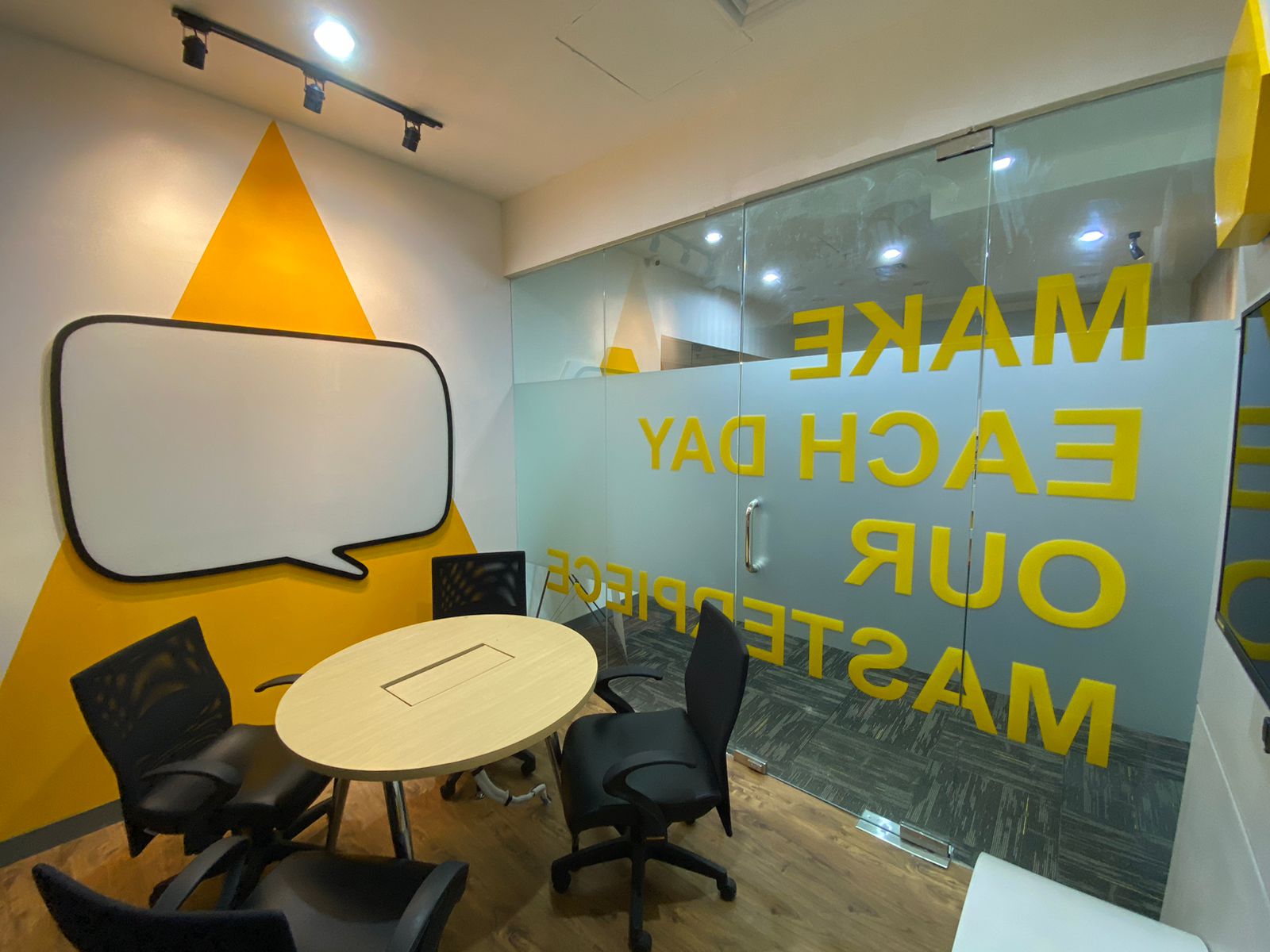 Renovasi Interior Kantor Korporat — Galaxy Interindo